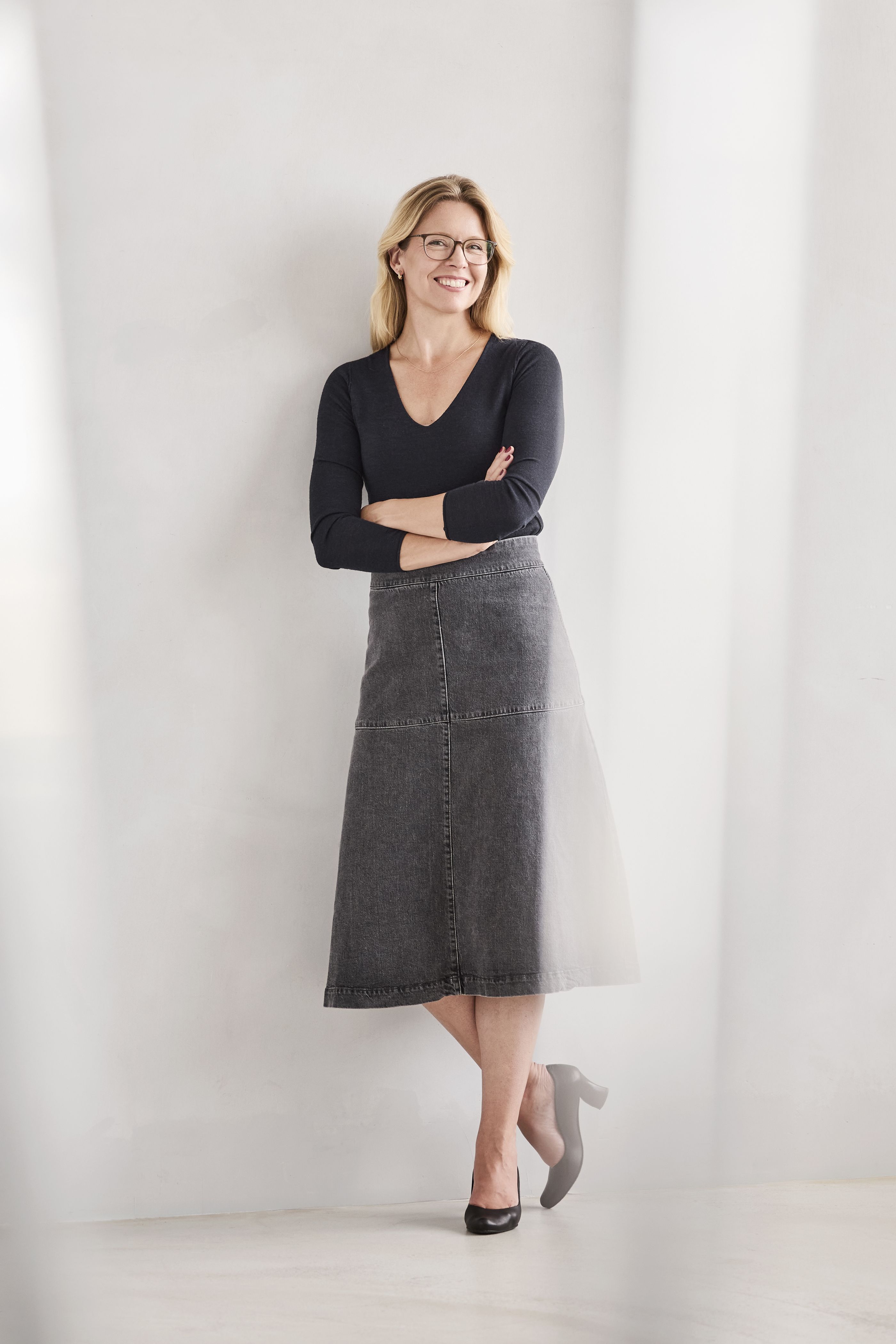 Loa Brix, full-length portrait